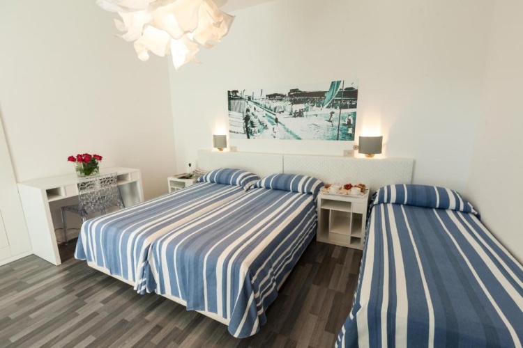 Standard Triple room with garden view