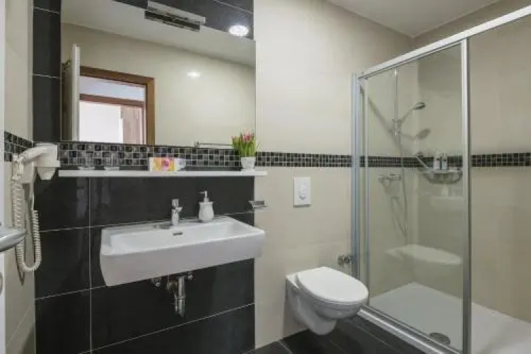 Sky Apartments & Rooms