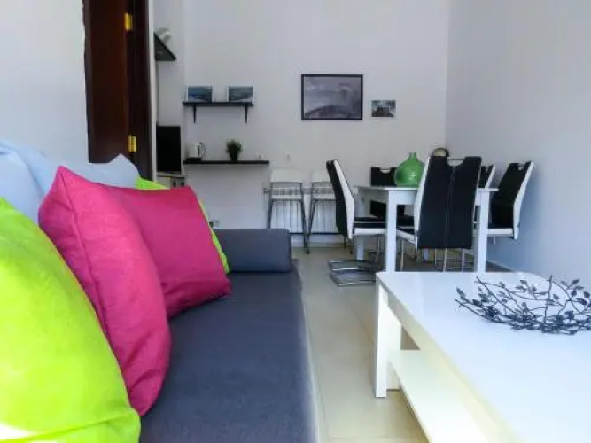 Flora Daisy Apartment