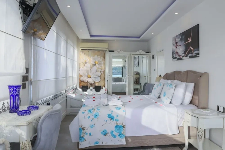 1 Bedroom Luxury Suite with sea view
