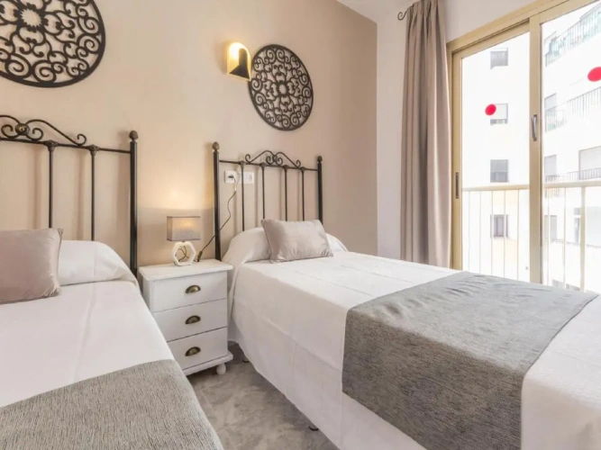 Standard Twin room with balcony
