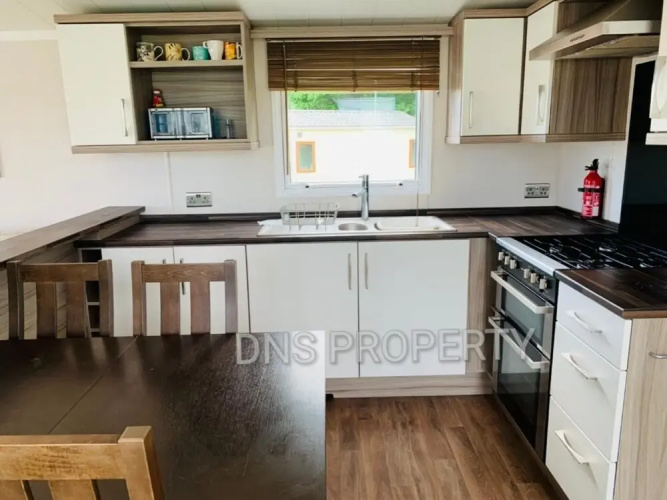 Luxury Caravan Only 10 Mins From the Beach