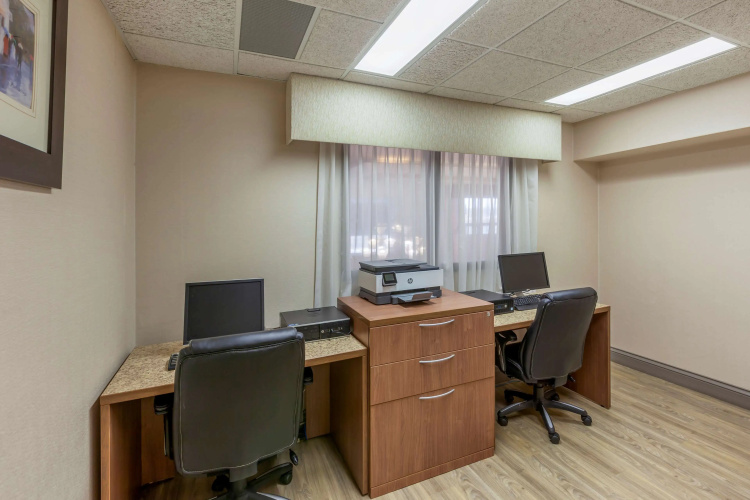 Best Western Plus Burlington Inn & Suites