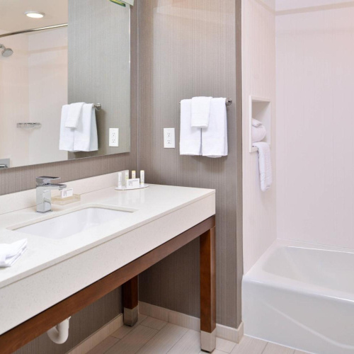 Courtyard by Marriott Kansas City Olathe