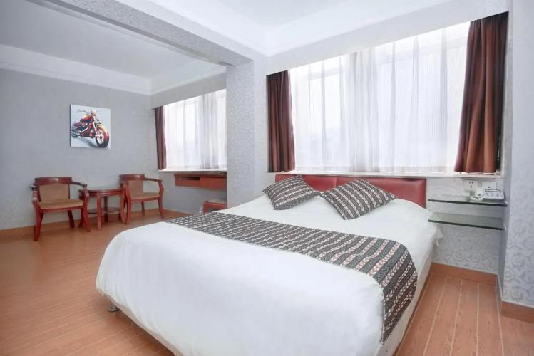 Holiday Hotel