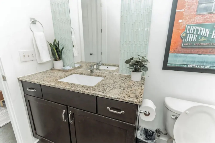 Modern Loft Near West End!