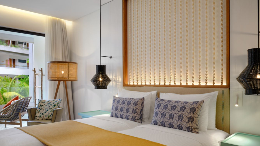 Deluxe Twin room with pool view