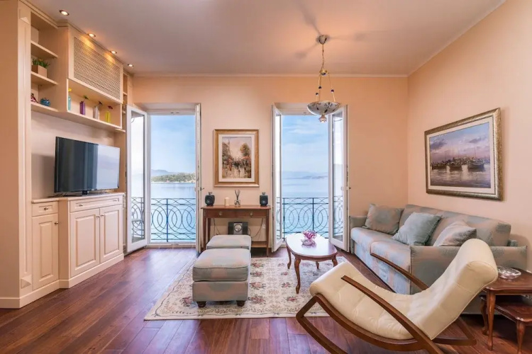 Mouragia Luxury Seaview Suite by Konnect