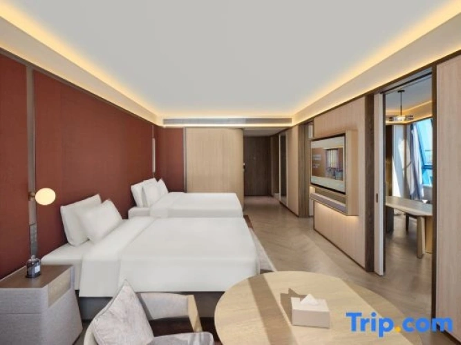 Deluxe Family Suite with sea view