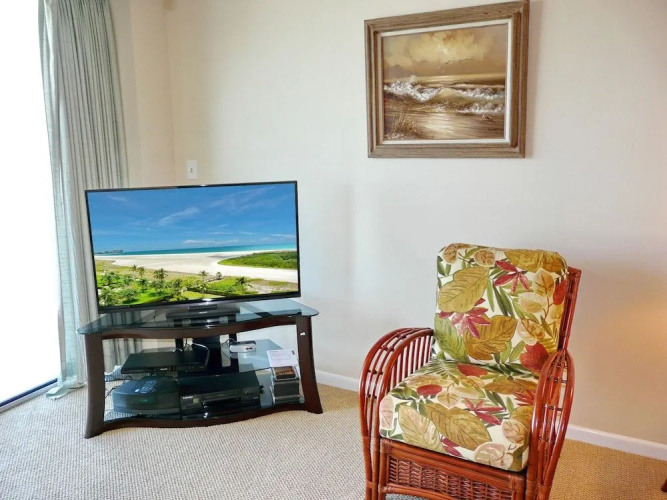 Beachfront Condo With Pool and Ocean View From Balcony