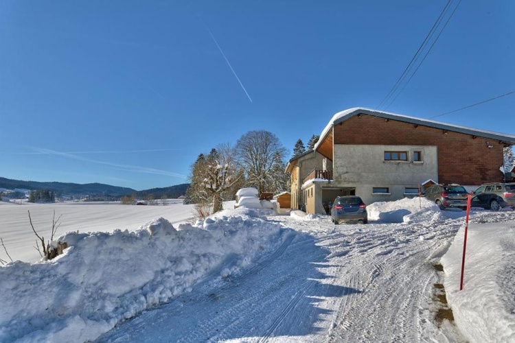 4 Bedrooms Cottage