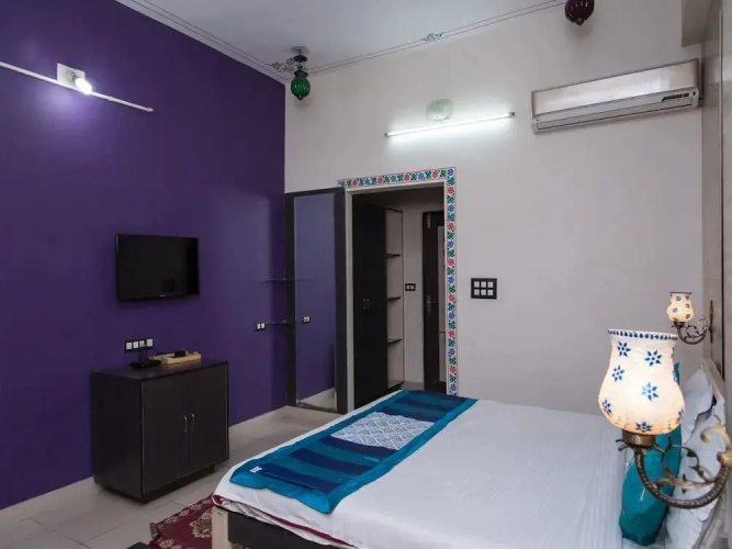 FabHotel Everest International