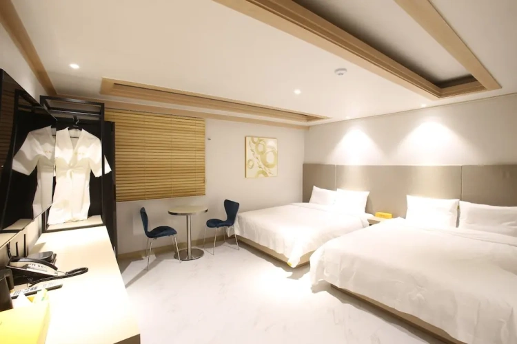 Standard Twin Family room
