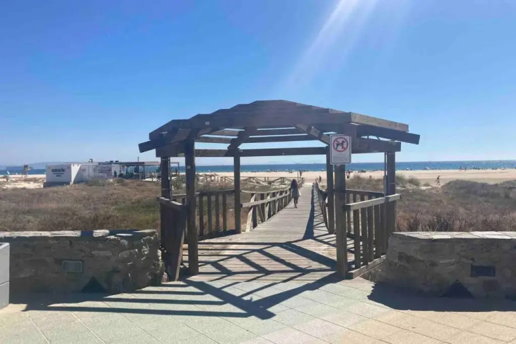 Loft independiente a 150 mtrs de la playa+wifi