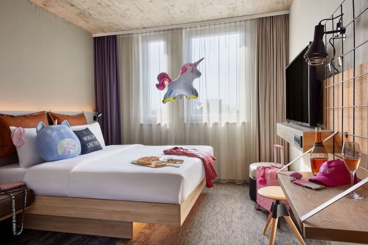 Standard Double room with city view
