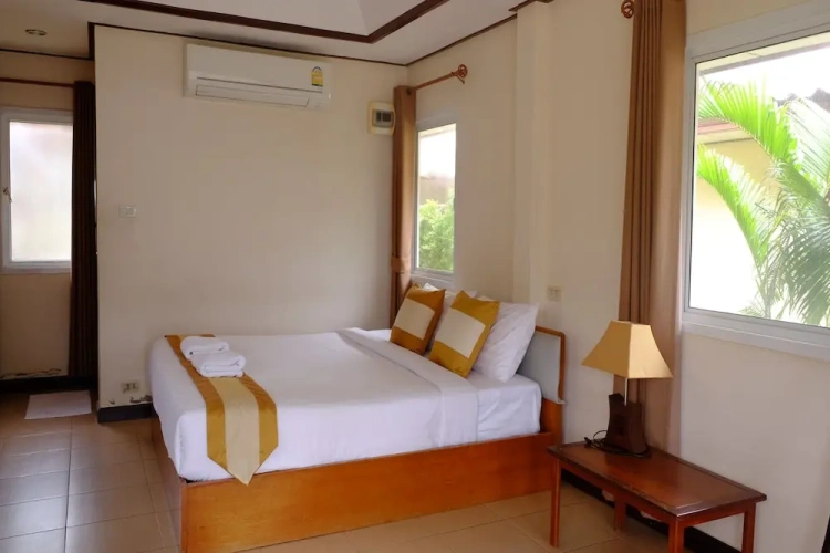 Bungalow with balcony