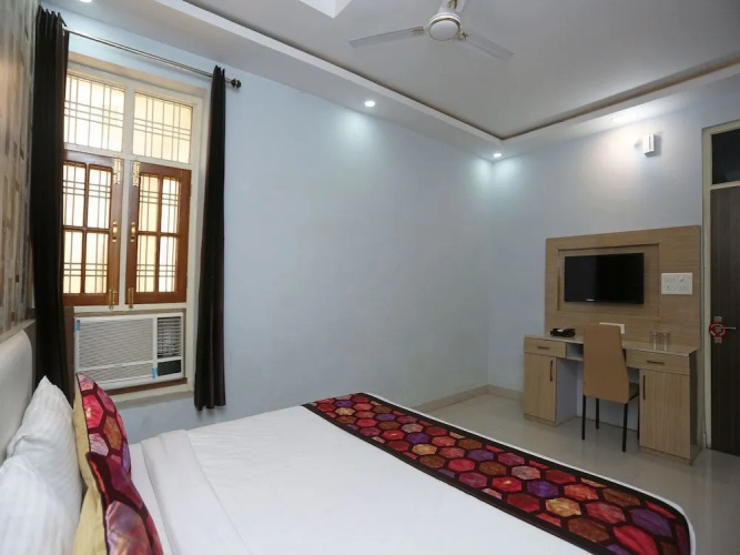 OYO 14854 VMS Royal Inn