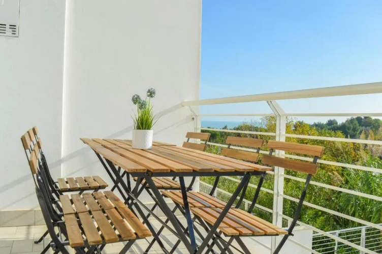2 Bedrooms Apartment