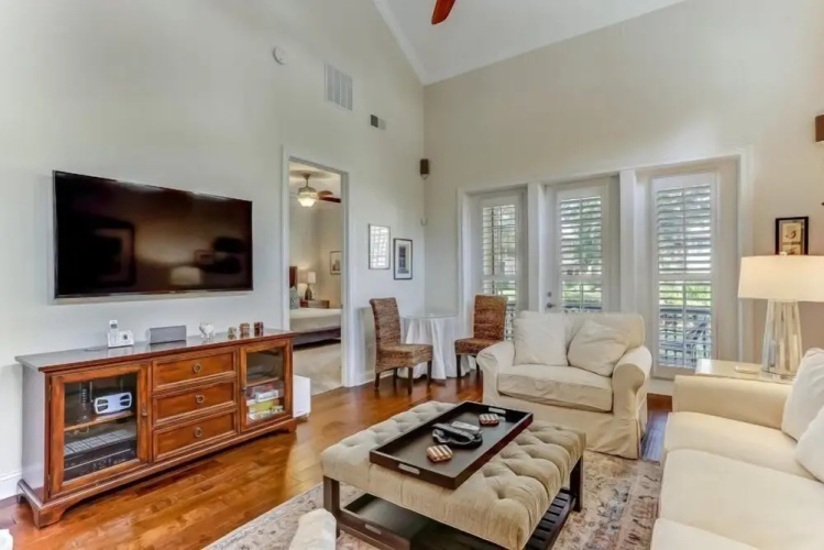 2106 Summerwoods