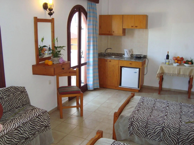 Arkadi Apartments