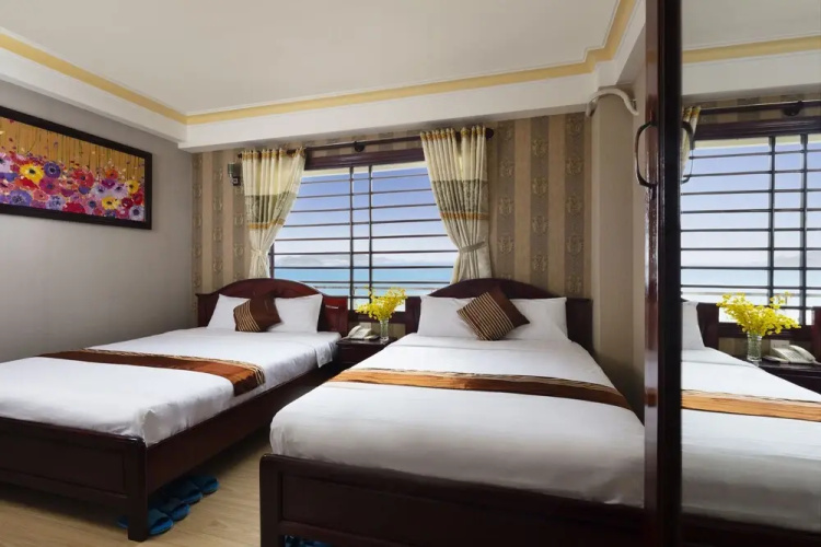 Holiday Hotel