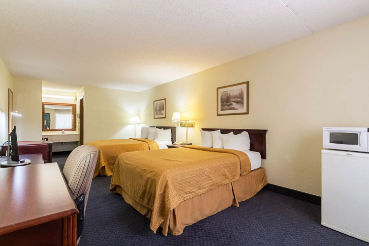 Econo Lodge Inn & Suites