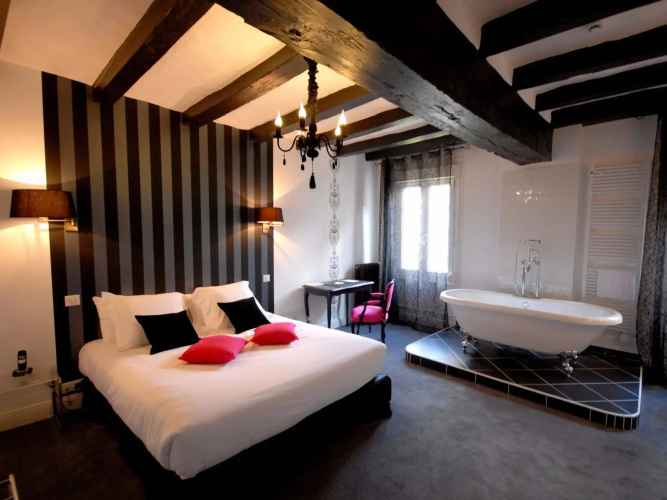 Logis Hôtel Restaurant Le Cheval Blanc