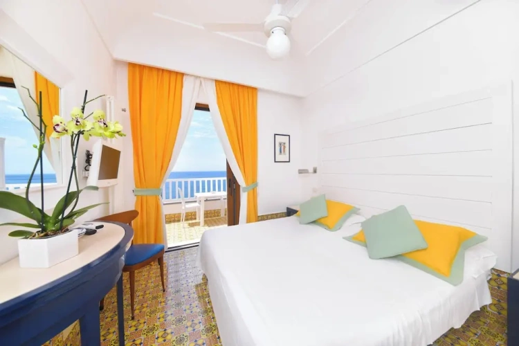 Standard Double room with balcony and with sea view