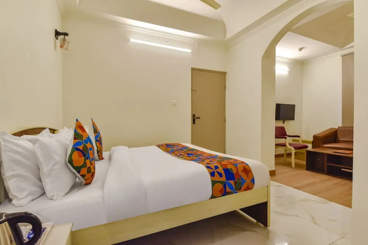 Fabhotel The Tulip Regency