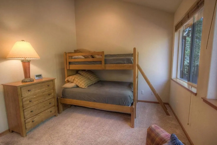 Truckee River Lodge