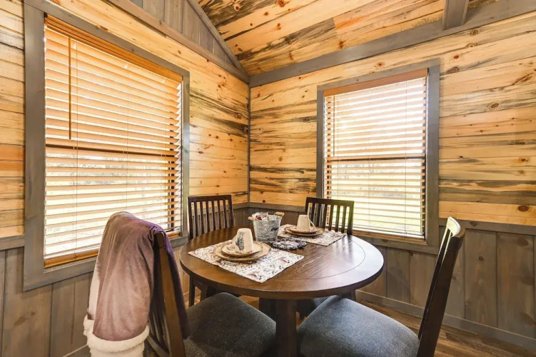 Pet-friendly Broken Bow Cabin Near Lukfata Creek!