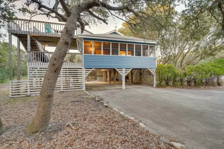 Outer Banks Retreat - Walk to Beach!