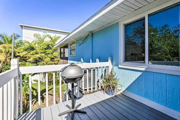 Holmes Beach Retreat: Walk to Beach & Dining!