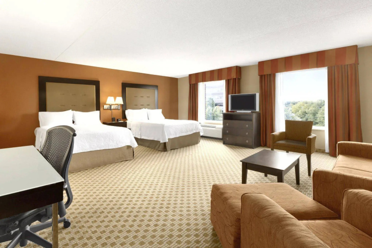 Hampton Inn & Suites Herndon-Reston