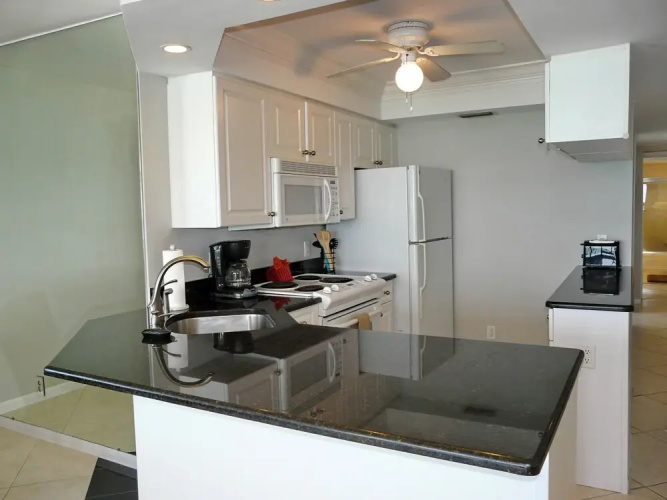 Inviting Beachfront Condo With Pool, spa and Views