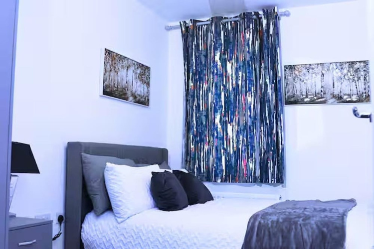 House - Sleeps 6 & Free Parking