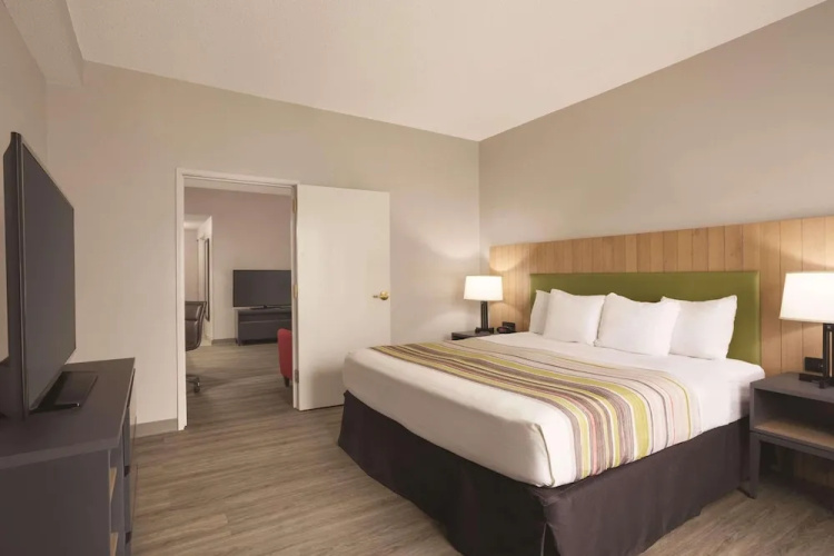 Country Inn & Suites