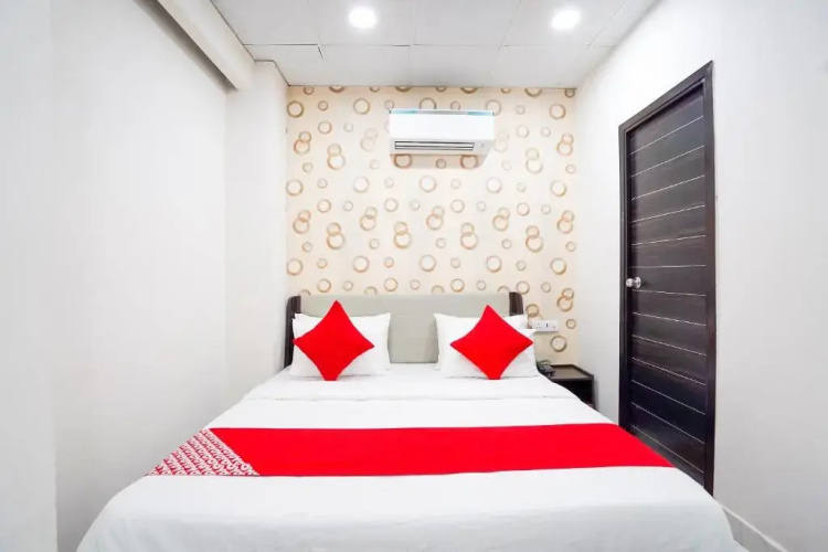 OYO 77914 Hotel Mannat