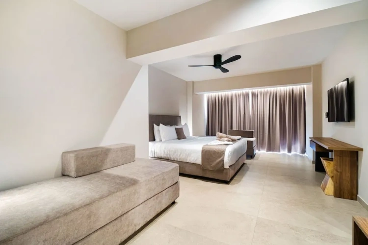Superior Triple room with balcony and with partial sea view