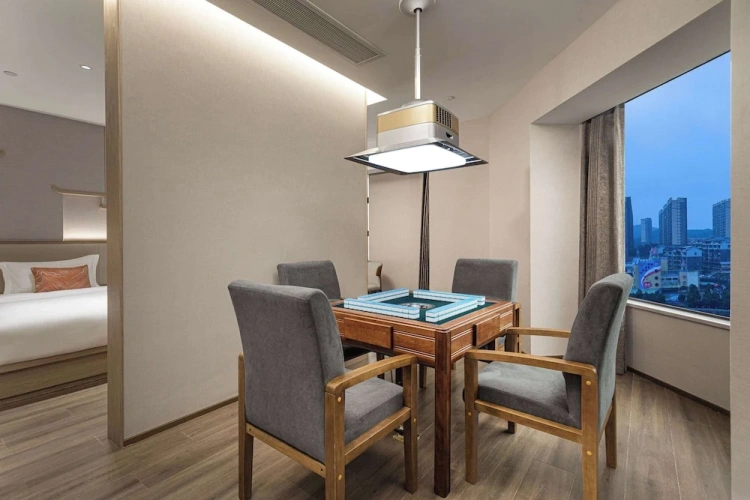 Standard Quadruple room with city view