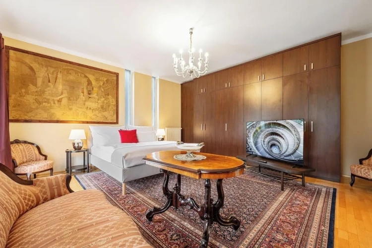 Deluxe Apartment