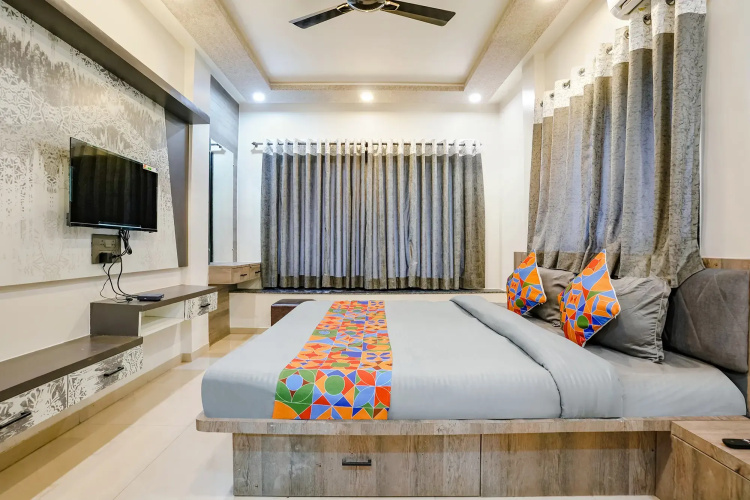 Fabhotel Viva House