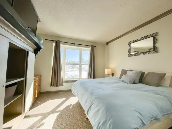 7 guests 2BR 2BA