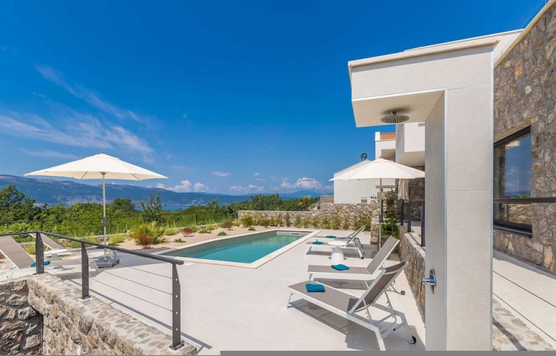 Villa Verena With Heated Pool
