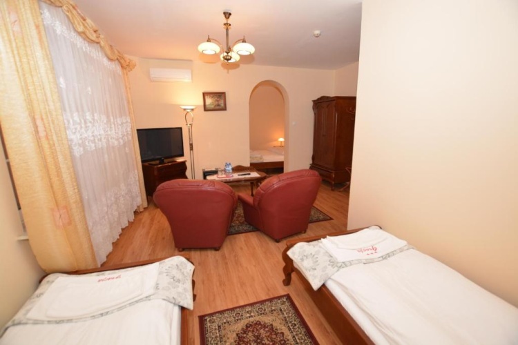 Standard Triple room