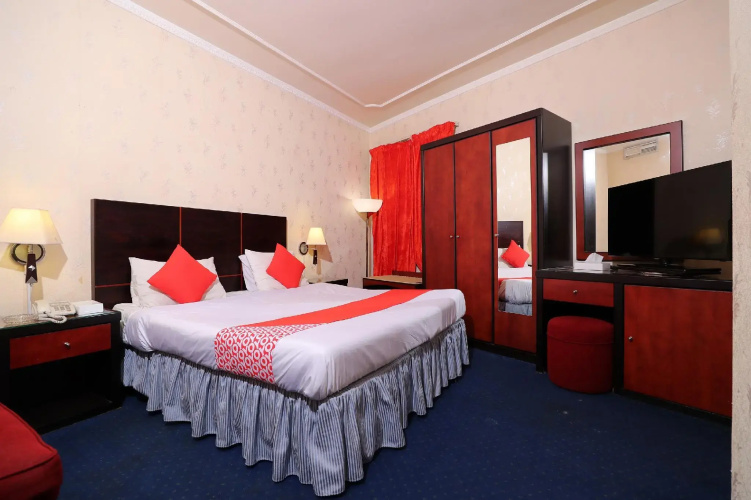 OYO 112 Semiramis Hotel