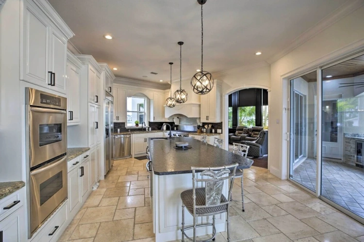 4 Bedrooms Cottage