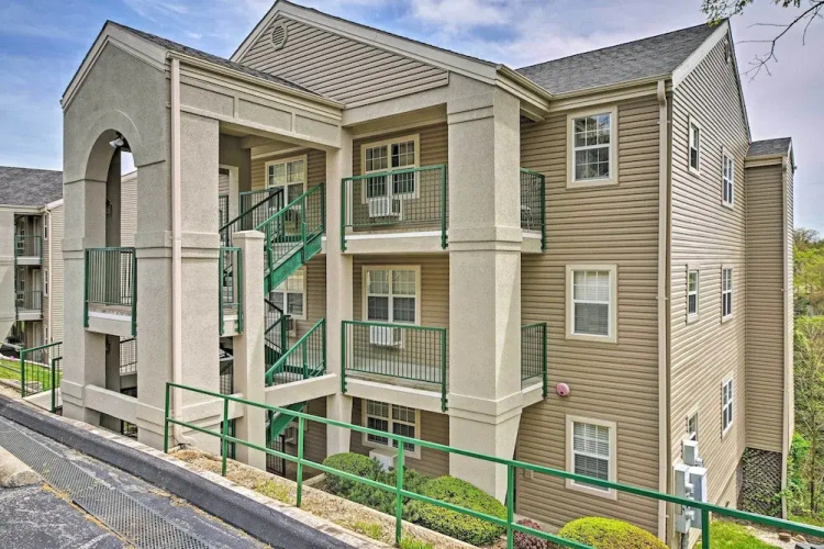 Branson Condo on Golf Course w/ Pool Access!