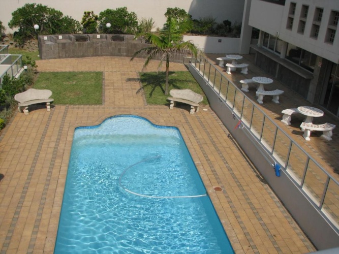 3 Bedrooms Apartment