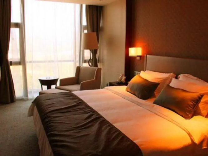 Swan Lakeview Hotel